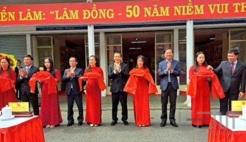 Khai mạc Triển lãm “Lâm Đồng - 50 năm niềm vui thống nhất”