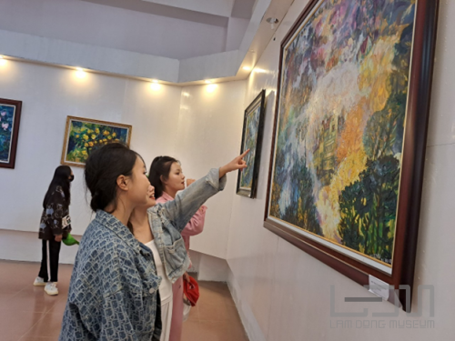 Triển lãm “Hoa và Di sản”