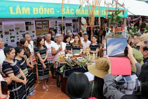 Triển lãm “Lâm Đồng - Sắc màu Nam Tây Nguyên”