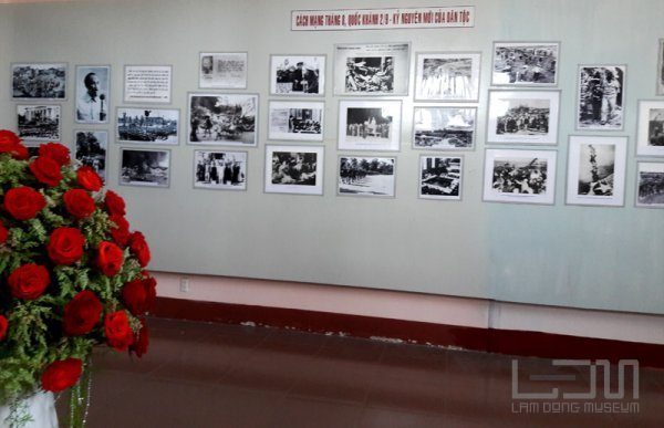 Triển lãm chuyên đề kỷ niệm 72 năm Cách mạng Tháng Tám và Quốc khánh nước Cộng hòa xã hội chủ nghĩa Việt Nam