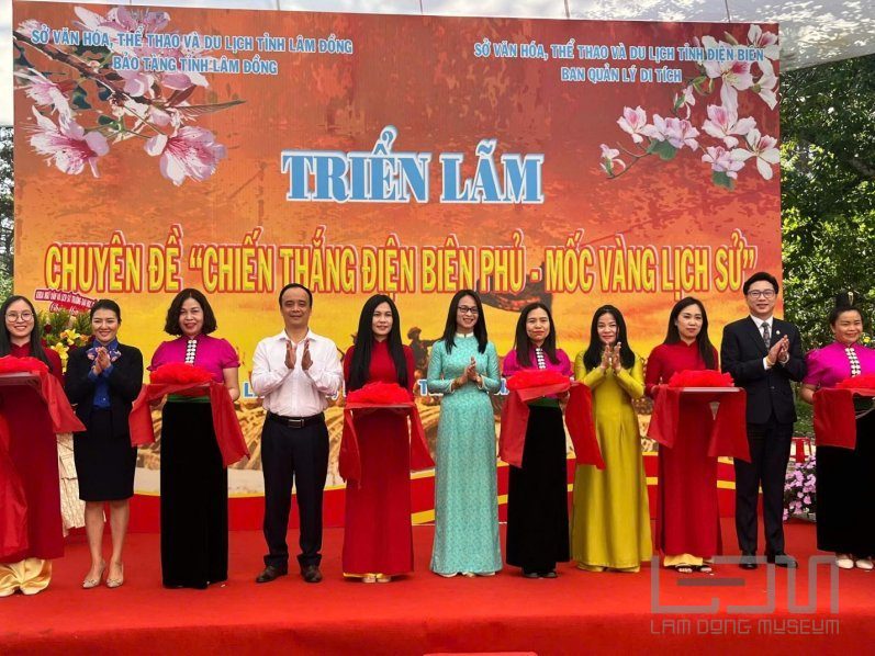 Khai mạc Triển lãm “Chiến thắng Điện Biên Phủ - Mốc vàng lịch sử”