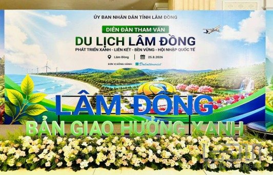 Triển lãm ảnh tại Diễn đàn tham vấn phát triển du lịch Lâm Đồng