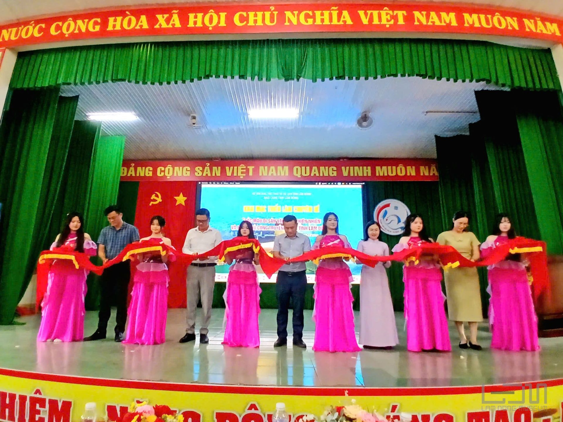 Khai mạc Triển lãm chuyên đề “Sắc màu di sản văn hóa, thiên nhiên và nghề thủ công truyền thống tỉnh Lâm Đồng”