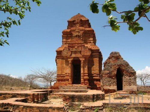 Những giọt tháp Chăm rơi từ trời xanh