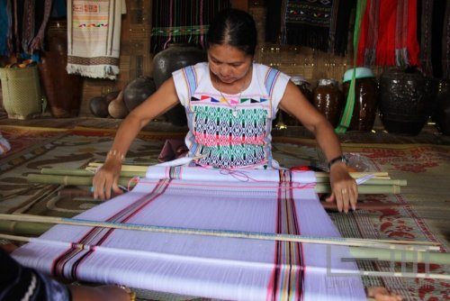 Vai trò của phụ nữ trong bảo tồn và phát huy nghề dệt truyền thống của người Mạ tỉnh Lâm Đồng