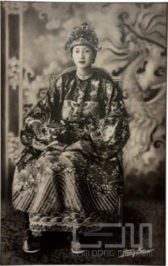 Nam Phương Hoàng hậu, người có tấm lòng yêu nước, thương dân
