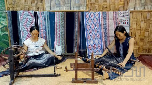 Nghề dệt thổ cẩm truyền thống của người Cơ Ho ở Lâm Đồng