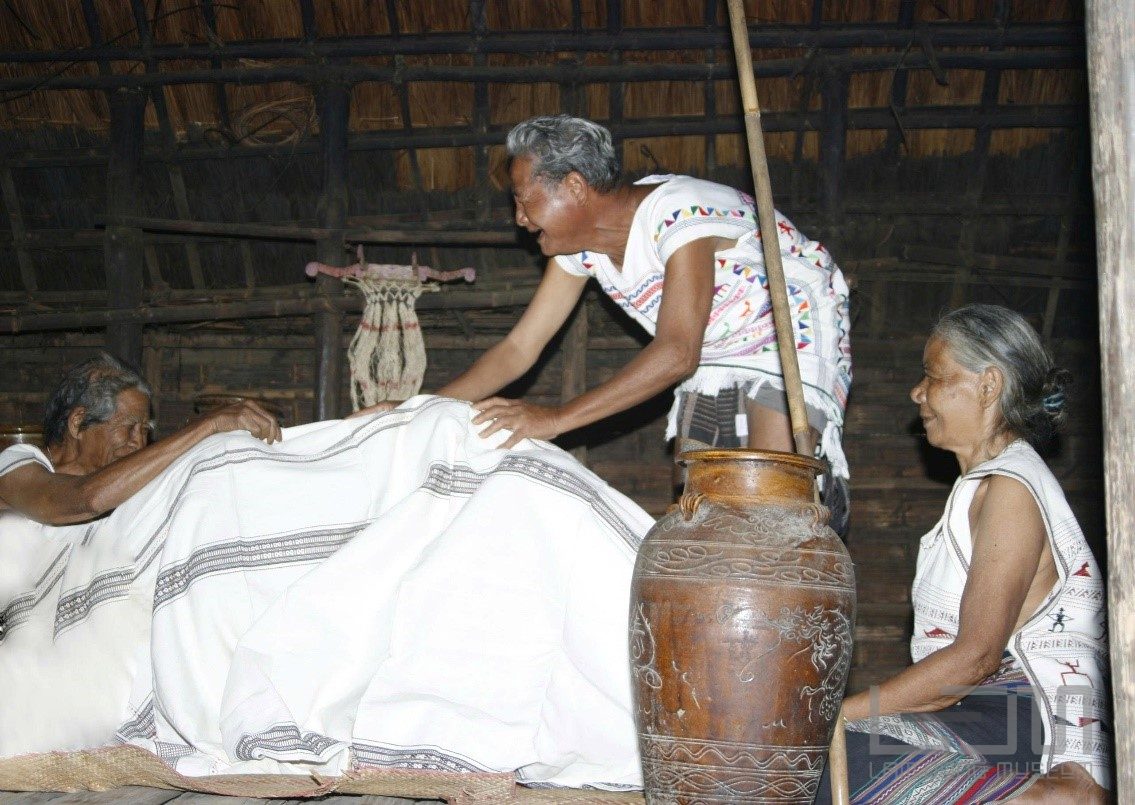 Nghi thức “chạm trán” trong đám cưới người Mạ ở Lâm Đồng - bản tình ca son sắt giữa đại ngàn