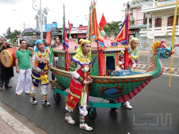Vạn Phú Bình - Rộn ràng Lễ hội Cầu ngư