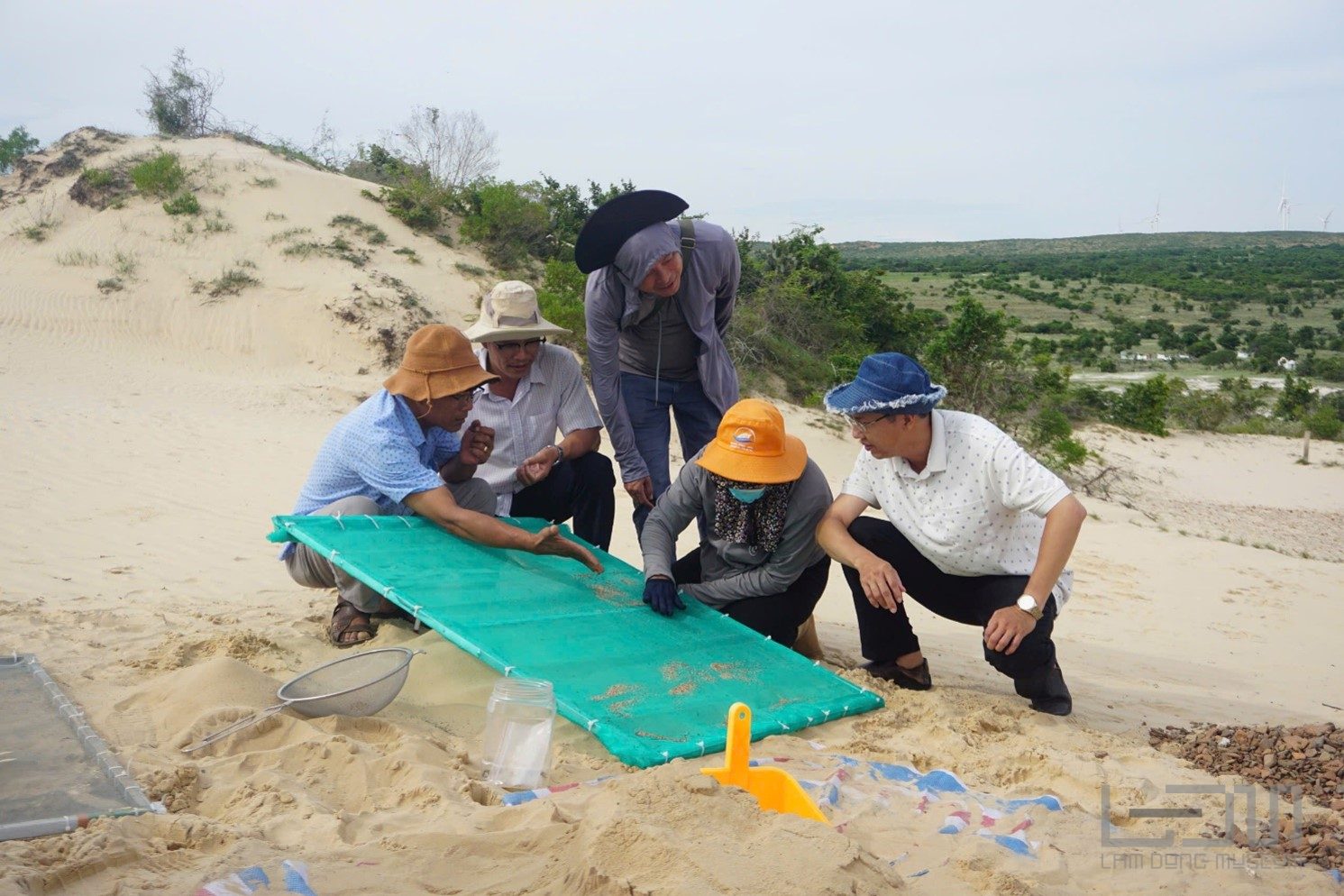 Lời kể từ lòng đất: Đá Hàng và Phan Hiệp - hai địa điểm, một không gian khảo cổ